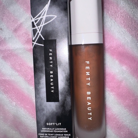 Fenty Beauty Soft’Lit Naturally Luminous Hydrating Longwear Foundation Shade 490 - Picture 12 of 16